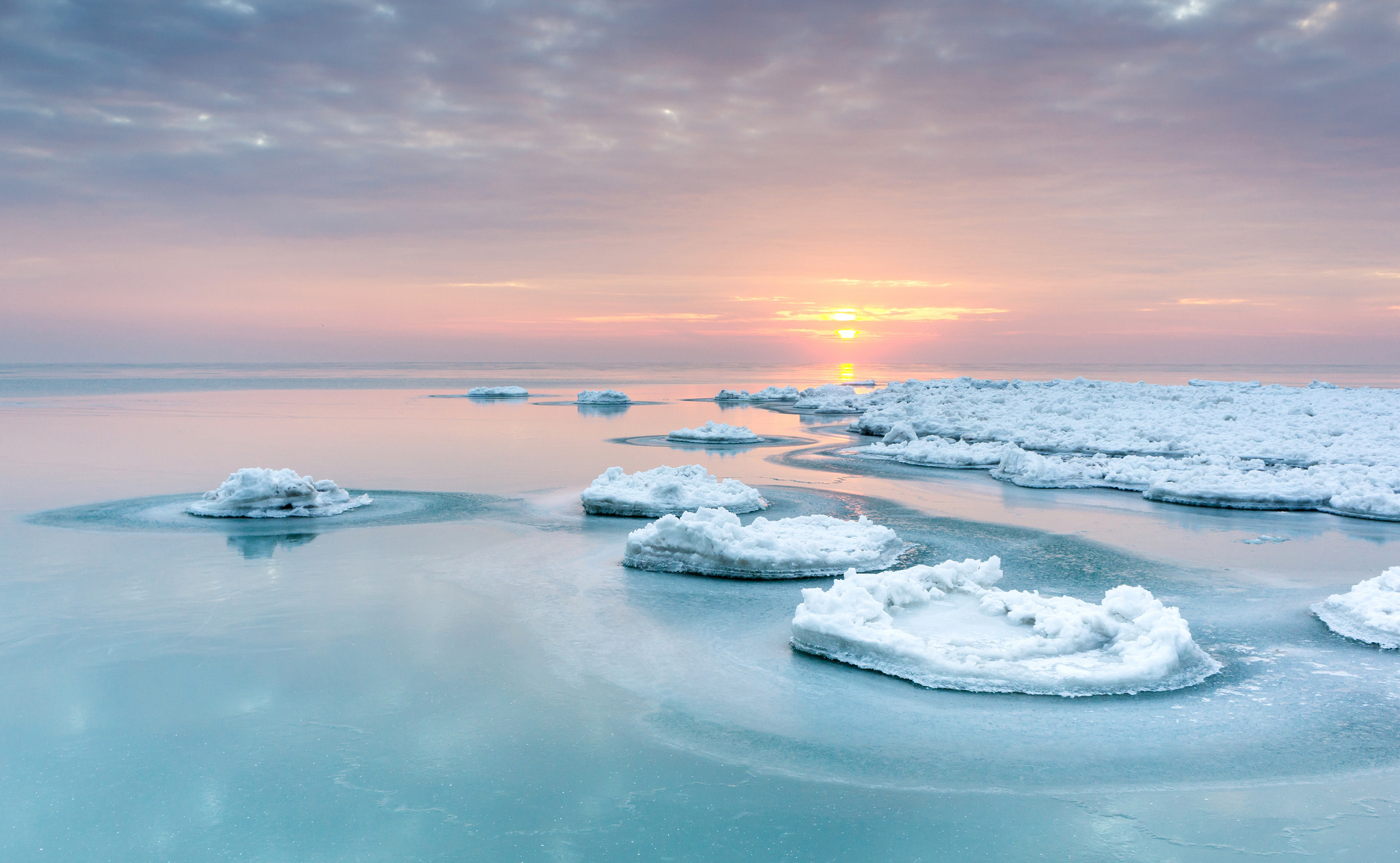  Sunrise on a frozen Lake Michigan, Chicago. [2048x1263] 